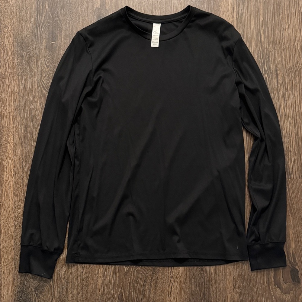 Zyia Women’s Black Long-Sleeve Athletic Performance Crew Neck Shirt